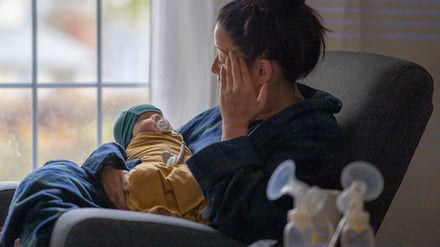 Plötzlich ist da ein Kind und das alte Leben rückt in den Hintergrund. Eine Geburt verändert fast alles im Leben einer Frau.