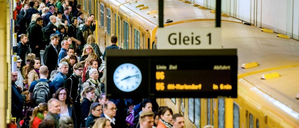 In der Berlin U-Bahn kann es schon mal eng werden, vor allem in Stoßzeiten. (Archivbild)