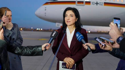 Katherina Reiche vor ihrem Abflug nach Israel.