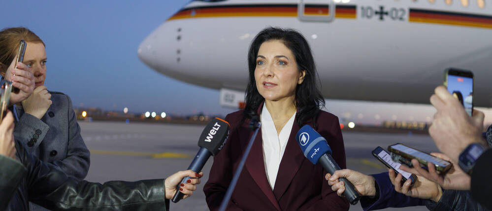 Katherina Reiche vor ihrem Abflug nach Israel.