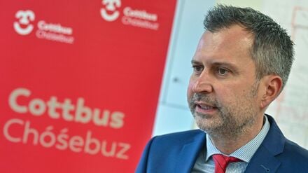 „Vorreiter in Europa zu sein, ist eine große Verpflichtung, denn wir fangen ja gerade erst an“, sagte der Cottbuser Oberbürgermeister Tobias Schick. (Archivbild)