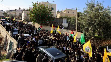 Beisetzungszeremonie für einen vom israelischen Militär getöteten Palästinenser in der Stadt Tuqu im Westjordanland.