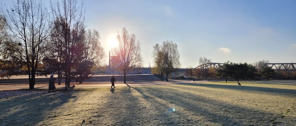 Man kann auch einfach mal mit 10.000 Schritten in den Tag starten, vor allem bei schönstem Winterwetter. 