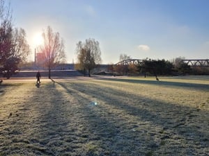 Man kann auch einfach mal mit 10.000 Schritten in den Tag starten, vor allem bei schönstem Winterwetter. 