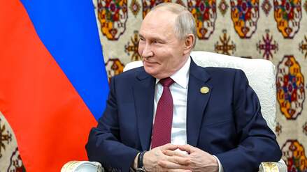 Auf diesem vom russischen Staatssender Sputnik verbreiteten Poolfoto ist der russische Präsident Wladimir Putin bei einem Treffen mit dem iranischen Präsidenten in Aschgabat am 12. Dezember 2025 zu sehen.