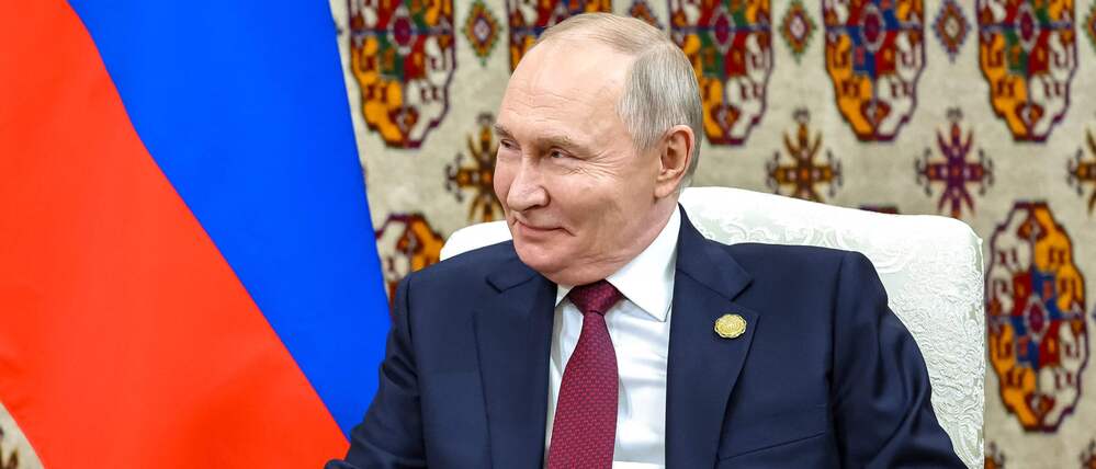 Auf diesem vom russischen Staatssender Sputnik verbreiteten Poolfoto ist der russische Präsident Wladimir Putin bei einem Treffen mit dem iranischen Präsidenten in Aschgabat am 12. Dezember 2025 zu sehen.