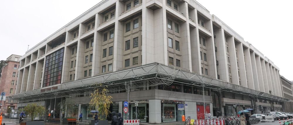 Politiker fordern die Schließung des Russischen Hauses wegen Sanktionsverstößen Russlands. (Archivbild)