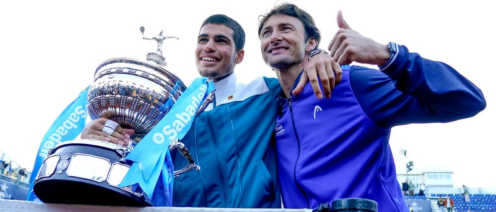 Einer von vielen Pokalen, die Carlos Alcaraz mit Trainer Juan Carlos Ferrero gewonnen hat.