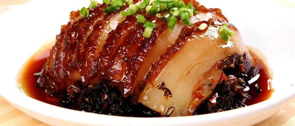 Schweinebauch im Restaurant Chuan Garden in Mitte.