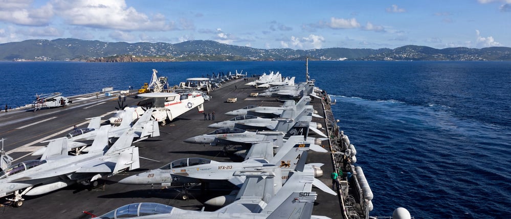 Der US-Flugzeugträger USS Gerald R. Ford (CVN 78) vor den Jungfraueninseln.