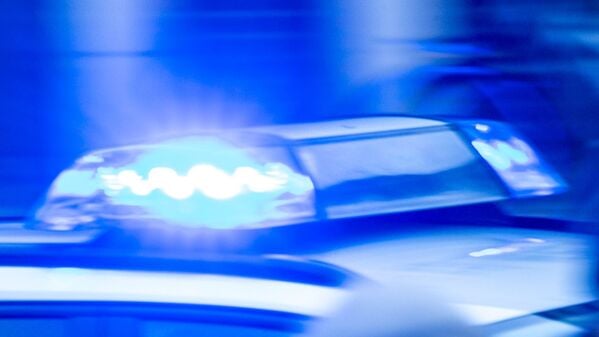 Blaulicht auf einem Polizeifahrzeug (Symbolbild)