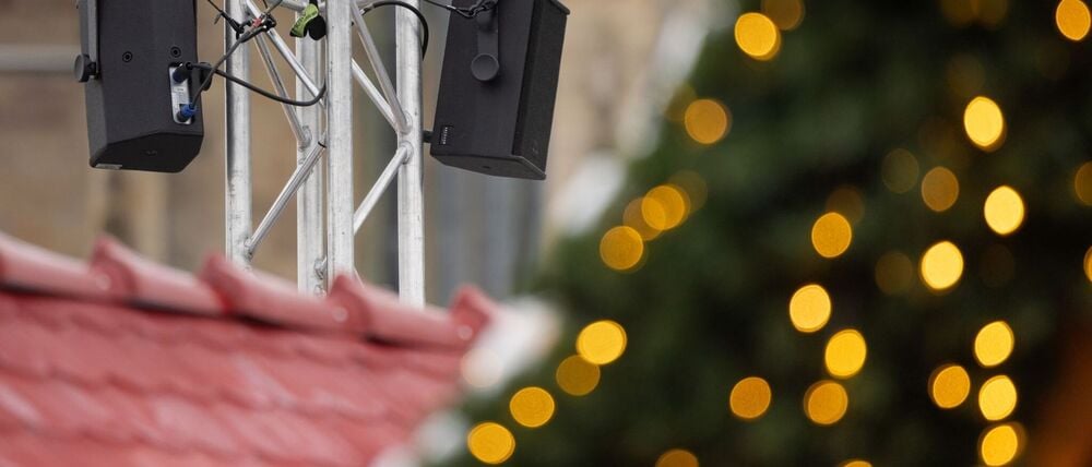 Der Staatsschutz ermittelt wegen rechtsradikaler Musik auf einem Weihnachtsmarkt. (Archivbild)