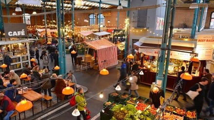 Die Markthalle 9 bietet außergewöhnliche Speisen.