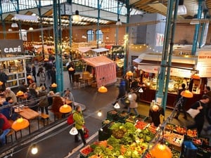 Die Markthalle 9 bietet außergewöhnliche Speisen.