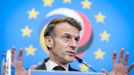 Macron will, dass Fake-Konten schneller aus sozialen Netzwerken entfernt werden (Archivbild).
