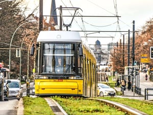 Eine 5,5 Kilometer lange Straßenbahn-Neubaustrecke soll das Stadtquartier Pankower Tor anbinden.