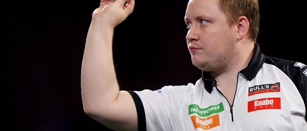Souverän zum Start: Deutschlands bester Darts-Profi Martin Schindler gewinnt Runde eins bei der WM.