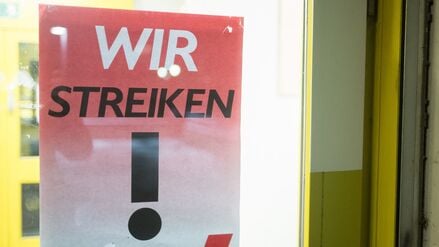 Mit einem Warnstreik in Berlin wollen mehrere Gewerkschaften Druck machen in den Tarifverhandlungen für den öffentlichen Dienst der Länder. (Archivbild)