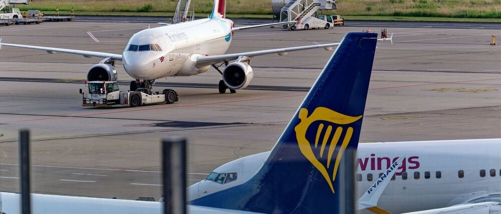 Eurowings und Ryanair bieten Direktflüge von deutschen Flughäfen an.