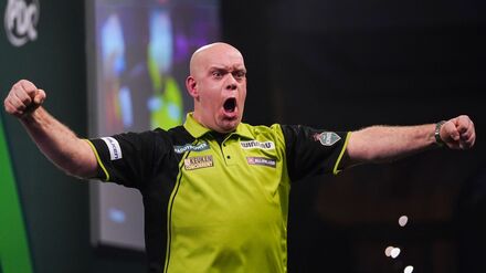 Ex-Weltmeister Michael van Gerwen will sich nach einem schwierigen Jahr bei der Darts-WM in London beweisen. (Archivbild)