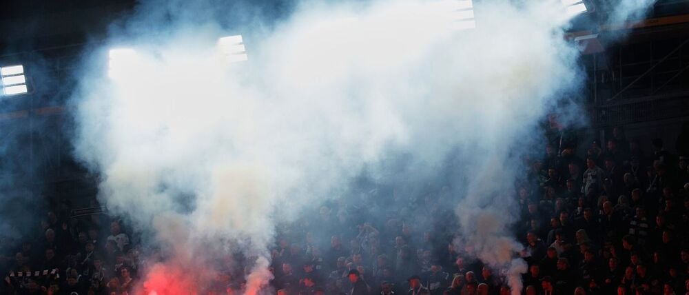 Eintracht Frankfurt will künftig einen härteren Kurs im Umgang mit den eigenen Fans fahren. (Archivbild)