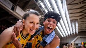 Lena Gohlisch (links) und Deeshyra Thomas erleben in dieser Saison ein Auf (im Bild ein Sieg gegen Freiburg) und Ab. 