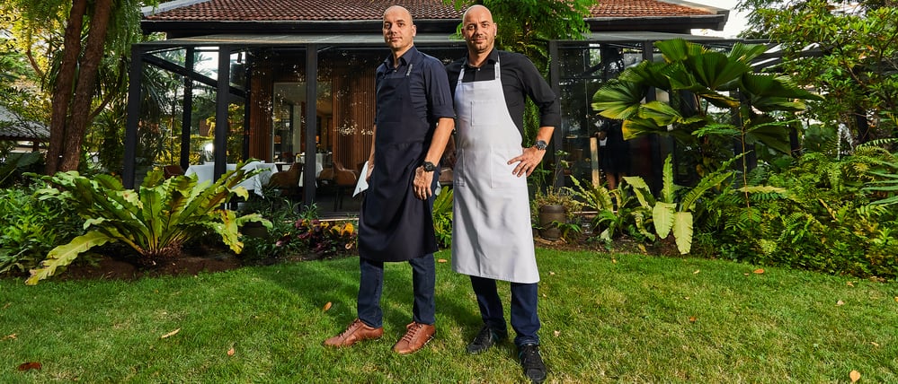 Thomas und Mathias Sühring aus Berlin-Marzahn kochen in Bangkok deutsche Küche in ihrem Restaurant Sühring. Im Dezember 2025 erhielten sie den dritten Michelin-Stern. 