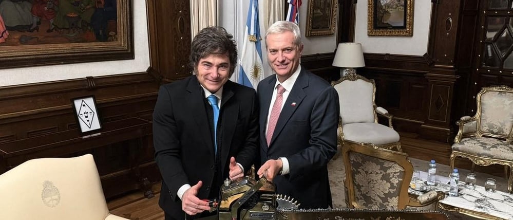 Unmittelbar nach seinem Wahlsieg reiste der frisch gewählte Präsident José Antonio Kast nach Argentinien, um sich mit Staatschef Javier Milei zu treffen.