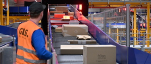 Paketflut im GLS-Paketzentrum Potsdam. 