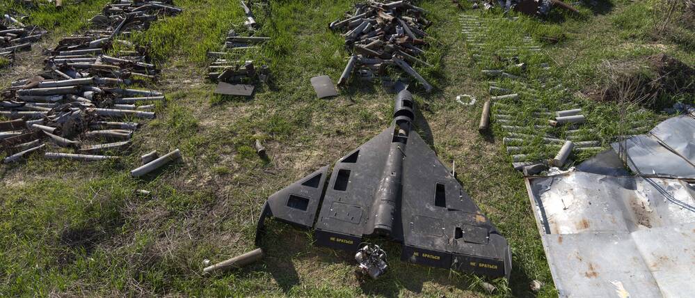 Die iranische Shahed-Drohne wird inzwischen in Russland unter dem Namen Geran-2 weiterentwickelt. Russische Firmen und staatliche Stellen beschaffen dafür auch Teile im Ausland.