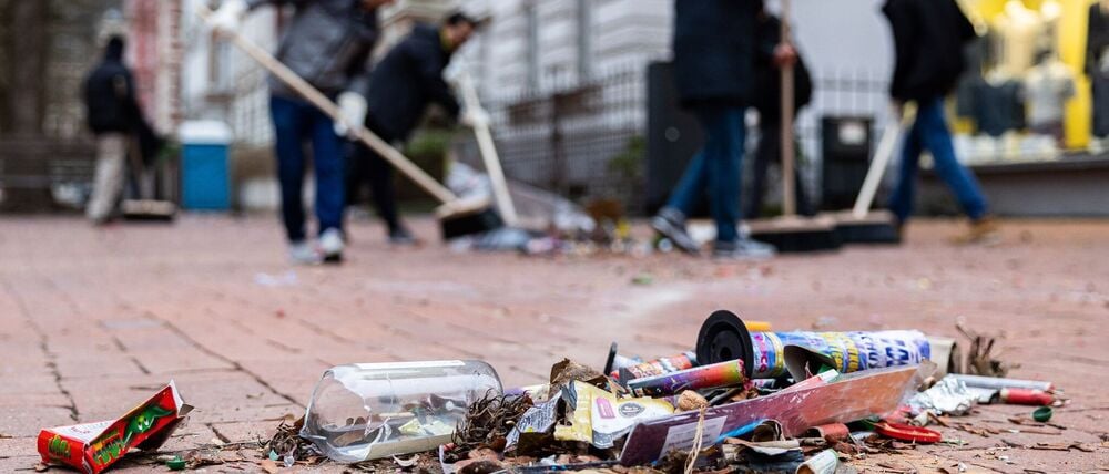 Seit etwa 30 Jahren räumen junge Muslime jeweils am Neujahrsmorgen Unrat von den Straßen. (Archivbild)