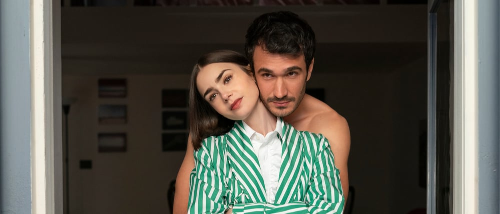 Lily Collins und Eugenio Franceschini ind „Emily in Paris“.