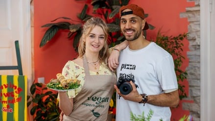 Festmahl auch ohne Gans: Die veganen Influencer Julia Krohse und Fabian Brandino aus Potsdam verraten, wie es geht.