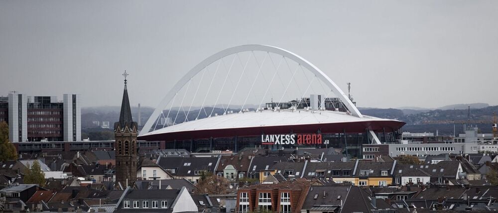 In der Lanxess Arena soll am Sonntag ein Zuschauerrekord in der Basketball-Bundesliga aufgestellt werden. (Archivfoto)
