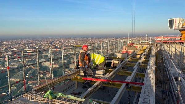 Blick vom fertigen Rohbau „The Berlinian“ Hochhaus am Alexanderplatz.