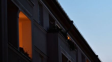 Auf der Suche nach einer neuen Wohnung bewarb sich eine Frau 2022 per Internetformular auf ein Inserat. 