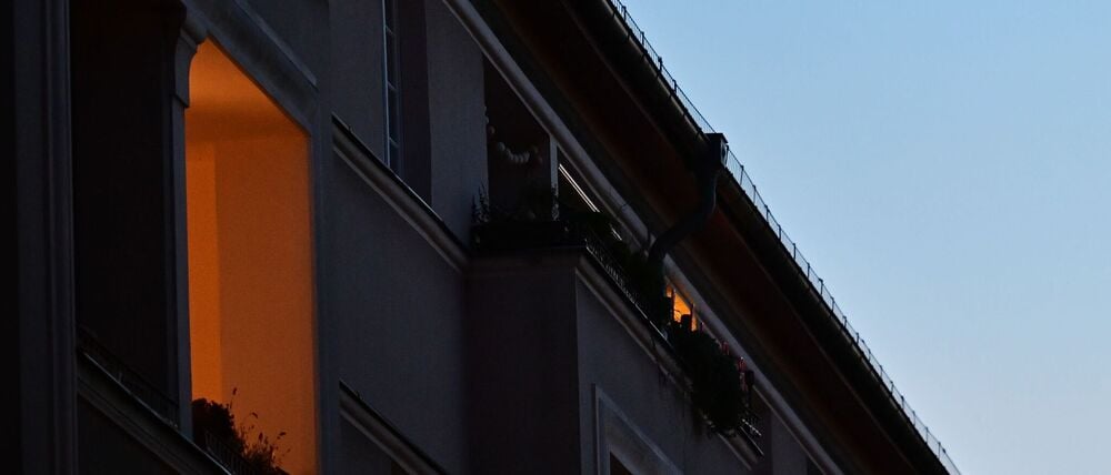 Auf der Suche nach einer neuen Wohnung bewarb sich eine Frau 2022 per Internetformular auf ein Inserat.