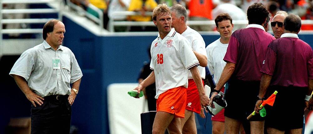 Vor der Haartransplantation. Dick Advocaat (links) war schon 1994, bei der ersten WM in den USA, als Nationaltrainer dabei.