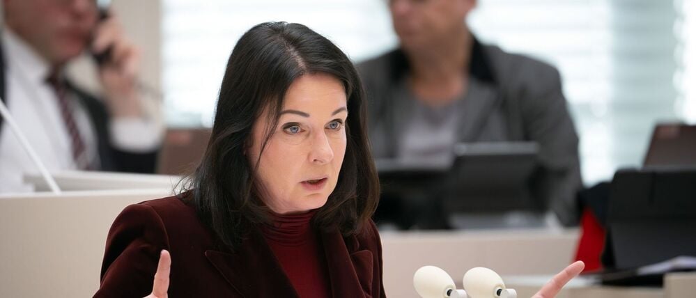 Gesundheitsministerin Müller stellt den Plan für Kinderschutzambulanzen vor.