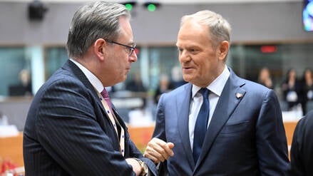 Polens Ministerpräsident Donald Tusk mit dem belgischen Premier Bart De Wever.