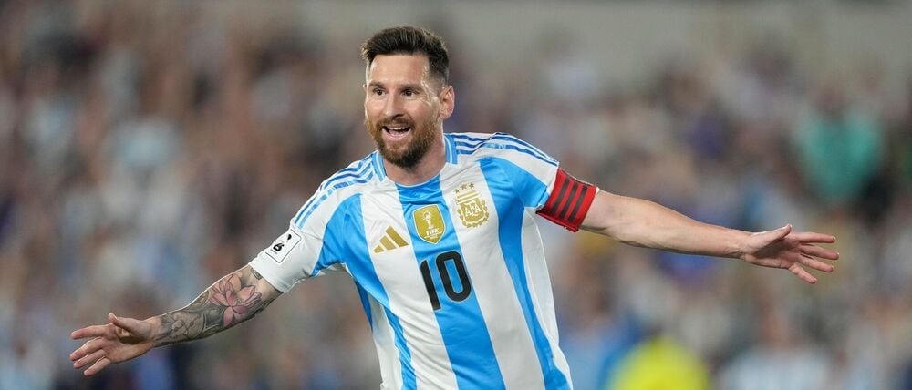 Weltmeister Argentinien mit Lionel Messi spielt am 27. März in Doha gegen Europameister Spanien. (Archivbild)