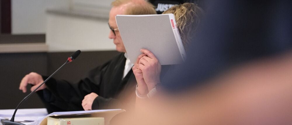 Vor dem Landgericht in Dessau-Roßlau ist eine Zwillingsmutter nach dem Tod ihrer Kinder verurteilt worden. (Archivbild)