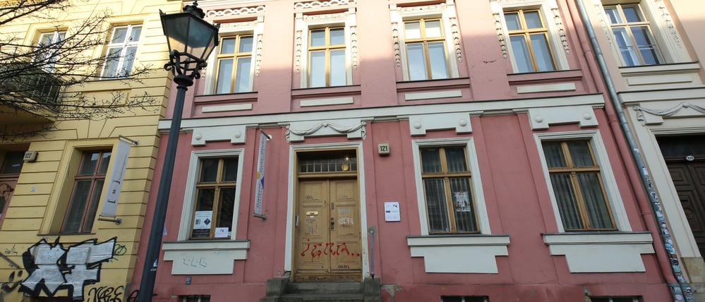 Potsdamer Kunstverein. Der seit 1908/09 bestehende Potsdamer Kunstverein e.V. hat angekündigt, sich organisatorisch und inhaltlich neu aufzustellen. Die Wahl des neuen Vorstands ist für Ende Februar 2026 geplant.