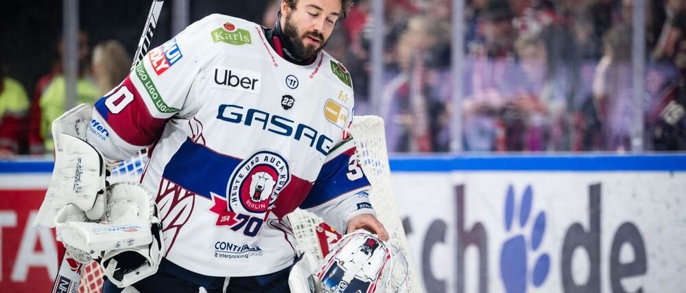 Torhüter Jake Hildebrand kassierte mit den Eisbären Berlin eine 5:8-Niederlage in Ingolstadt. (Archivbild)