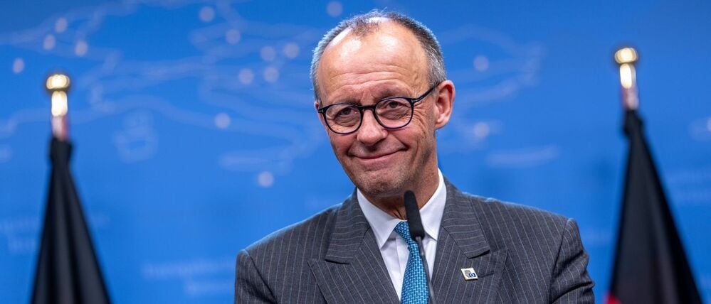 Bundeskanzler Friedrich Merz (CDU) spricht bei der Pressekonferenz nach dem EU-Gipfel.