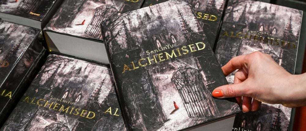 „Alchemised“ von SenLinYu stand mehrere Wochen auf Platz 1 der Bestseller-Liste.