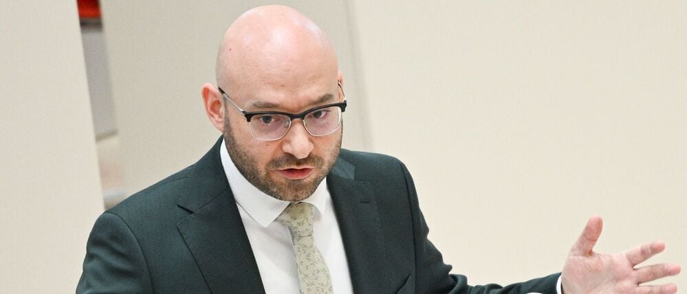 Rene Wilke (SPD), Brandenburgs Minister für Inneres und Kommunales, spricht in einer Sitzung des Brandenburger Landtages.