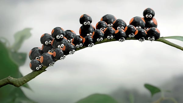 Zwei Dutzend Marienkäfer drängen sich auf einem Zweig: In der französischen Serie „Die Winzlinge“ erleben 3D-animierte Insekten vor dem Hintergrund echter Naturaufnahmen lustige Abenteuer.