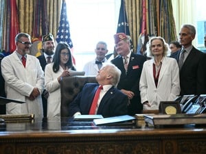 US-Präsident Donald Trump mit Forschern im Weißen Haus.