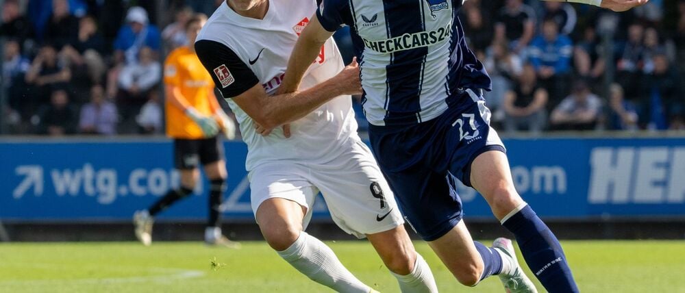 Niklas Kolbe (r.) kam im Sommer zur Hertha. (Archivbild)